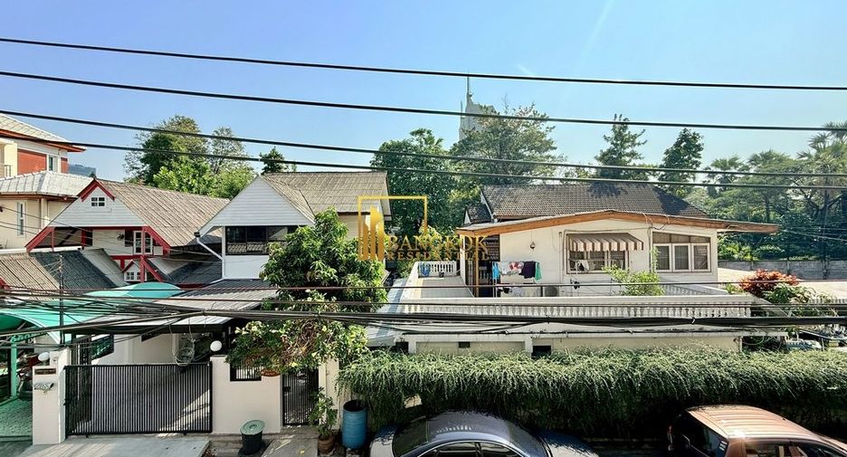 For rent 4 bedrooms townhouse in Yan Nawa, Bangkok