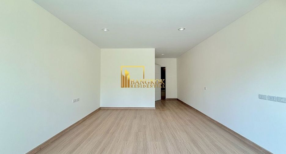 For rent 4 bedrooms townhouse in Yan Nawa, Bangkok