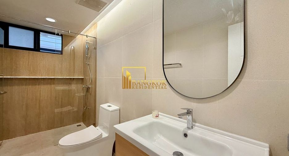 For rent 4 bedrooms townhouse in Yan Nawa, Bangkok