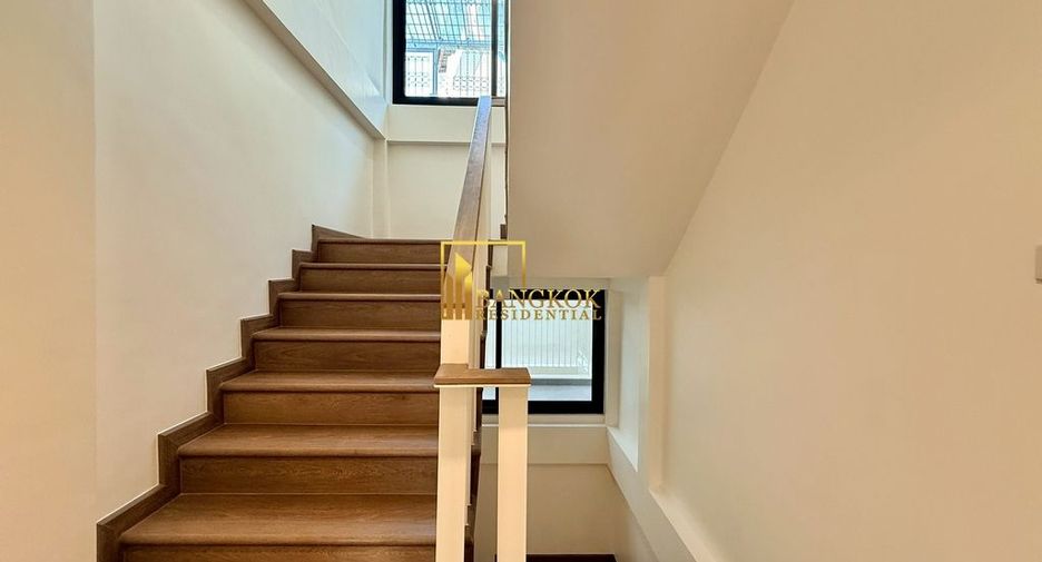 For rent 4 bedrooms townhouse in Yan Nawa, Bangkok
