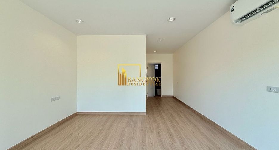 For rent 4 bedrooms townhouse in Yan Nawa, Bangkok