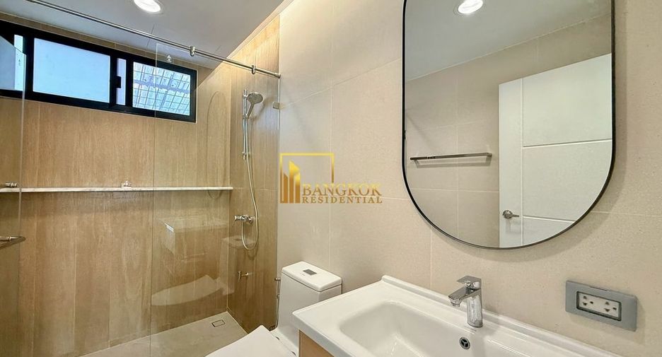For rent 4 bedrooms townhouse in Yan Nawa, Bangkok
