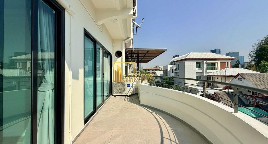 For rent 4 bedrooms townhouse in Yan Nawa, Bangkok