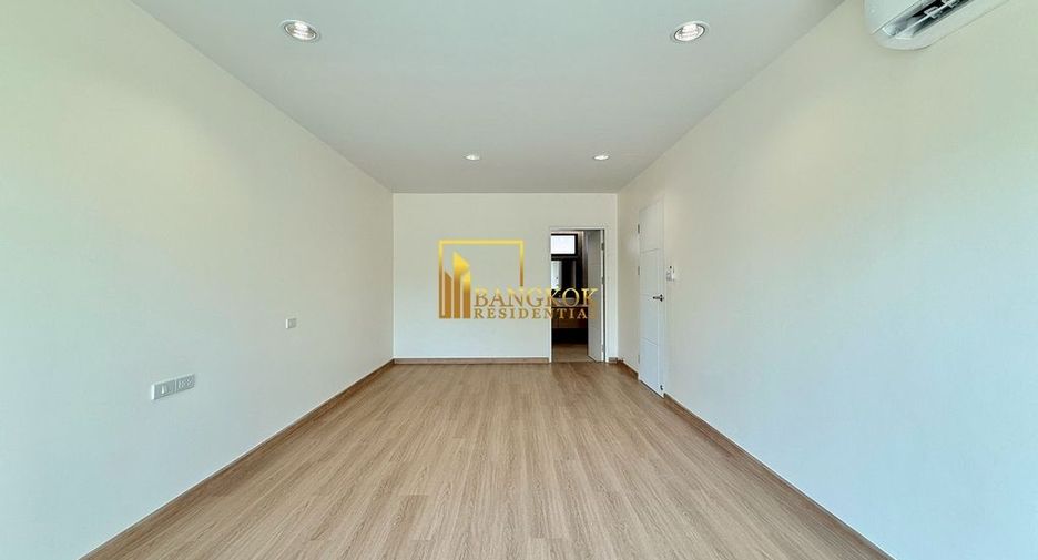 For rent 4 bedrooms townhouse in Yan Nawa, Bangkok