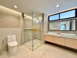 For rent 4 bedrooms townhouse in Yan Nawa, Bangkok
