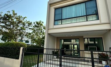 出租 3 卧室 联排别墅 在 Suan Luang, 曼谷