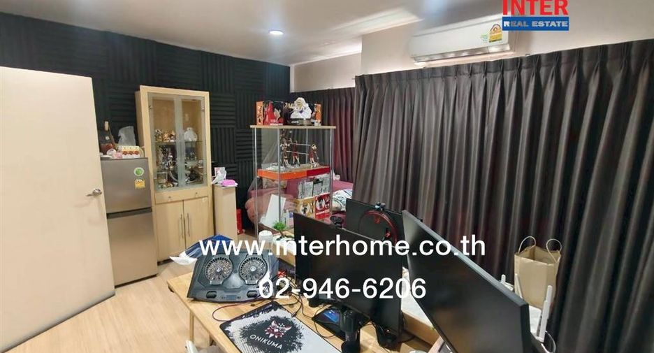 For sale 3 bedrooms townhouse in Phasi Charoen, Bangkok