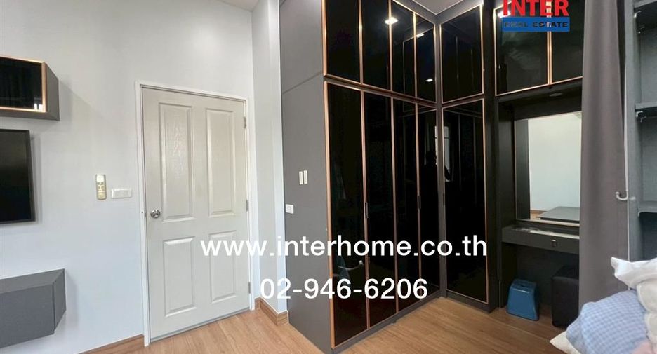 For rent and for sale 4 bedrooms townhouse in Khlong Sam Wa, Bangkok