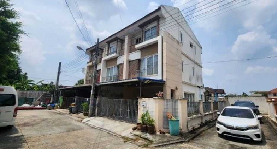 Reihenhaus zum Kauf mit 1 Zimmer in Bang Khae, Bangkok