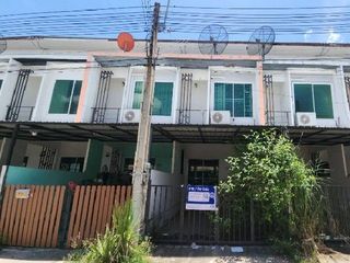 出售 2 卧室 联排别墅 在 Ban Bueng, Chon Buri