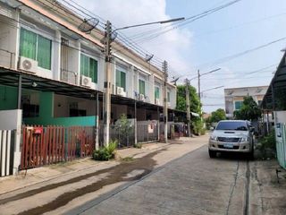 出售 2 卧室 联排别墅 在 Ban Bueng, Chon Buri