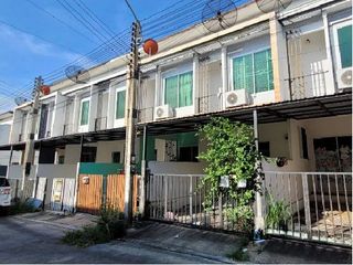 出售 2 卧室 联排别墅 在 Ban Bueng, Chon Buri