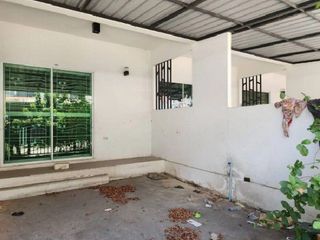 出售 2 卧室 联排别墅 在 Ban Bueng, Chon Buri