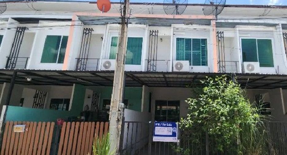 For sale 2 bedrooms townhouse in Ban Bueng, Chonburi