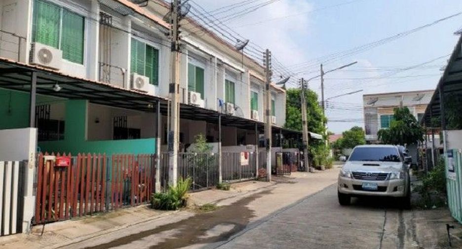 For sale 2 bedrooms townhouse in Ban Bueng, Chonburi
