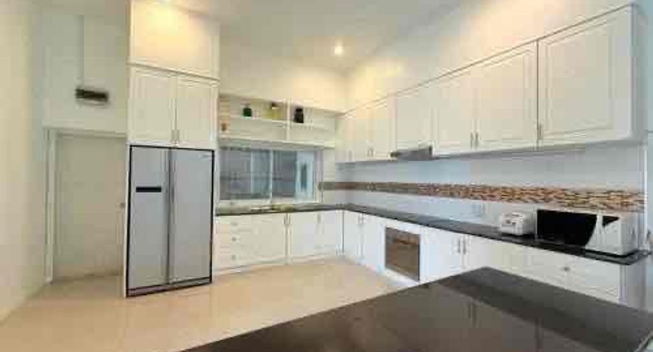 For rent 3 bedrooms villa in Bang Lamung, Chonburi