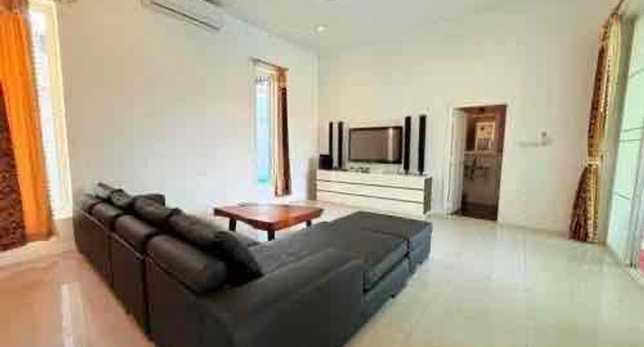 For rent 3 bedrooms villa in Bang Lamung, Chonburi