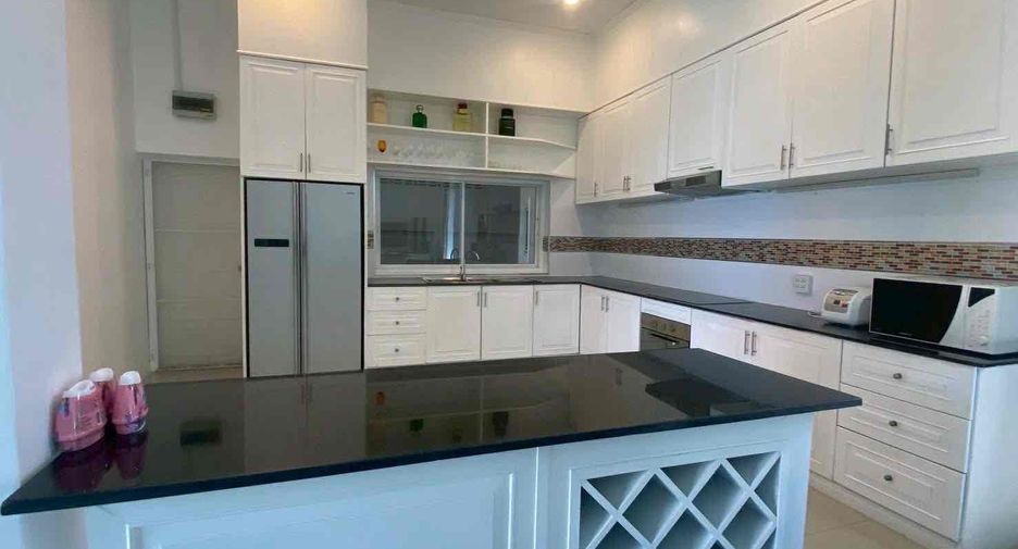For rent 3 bedrooms villa in Bang Lamung, Chonburi