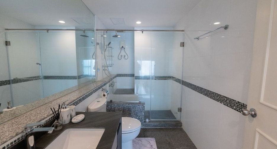 For sale 2 bedrooms condo in Yan Nawa, Bangkok