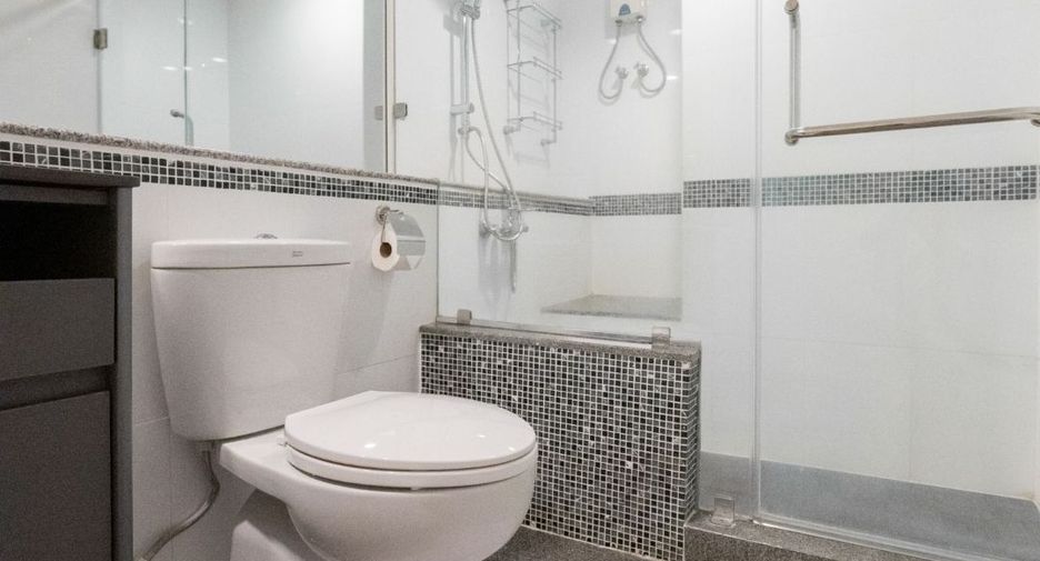 For sale 2 bedrooms condo in Yan Nawa, Bangkok