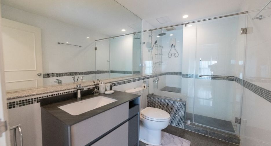 For sale 2 bedrooms condo in Yan Nawa, Bangkok