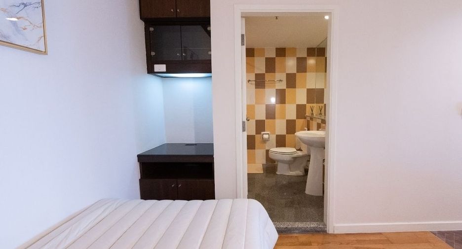 For sale 2 bedrooms condo in Yan Nawa, Bangkok