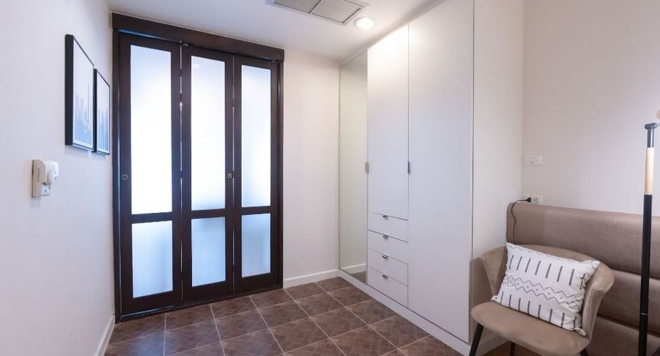 For sale 2 bedrooms condo in Yan Nawa, Bangkok