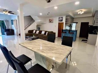 Casa en alquiler de 3 habitaciones en Bang Lamung, Chonburi