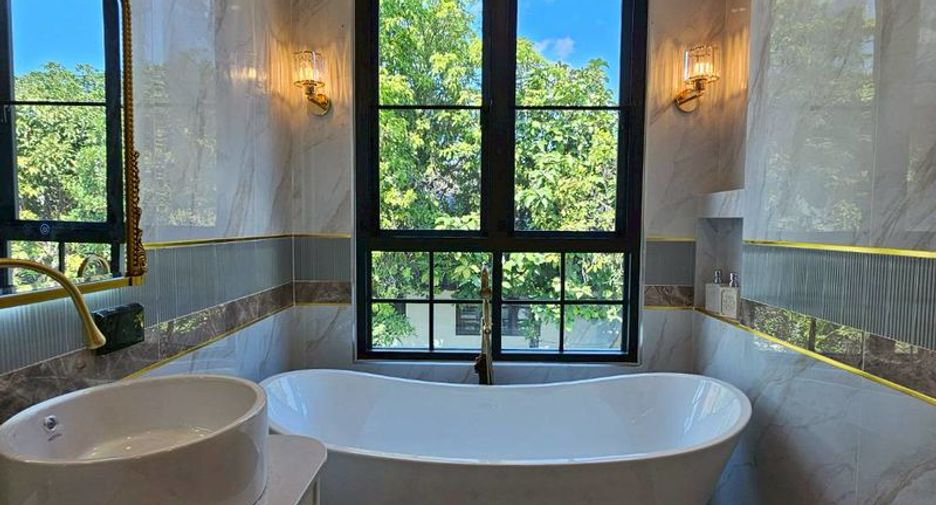 Haus zum Kauf mit 4 Zimmer in Mueang Chiang Mai, Chiang Mai