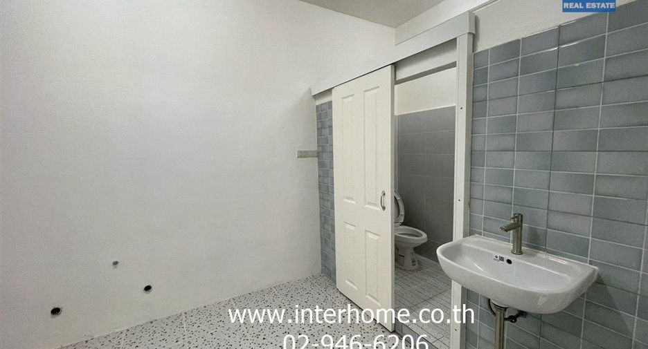 For sale 2 bedrooms townhouse in Chatuchak, Bangkok
