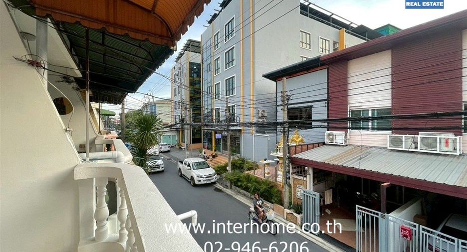 For sale 2 bedrooms townhouse in Chatuchak, Bangkok