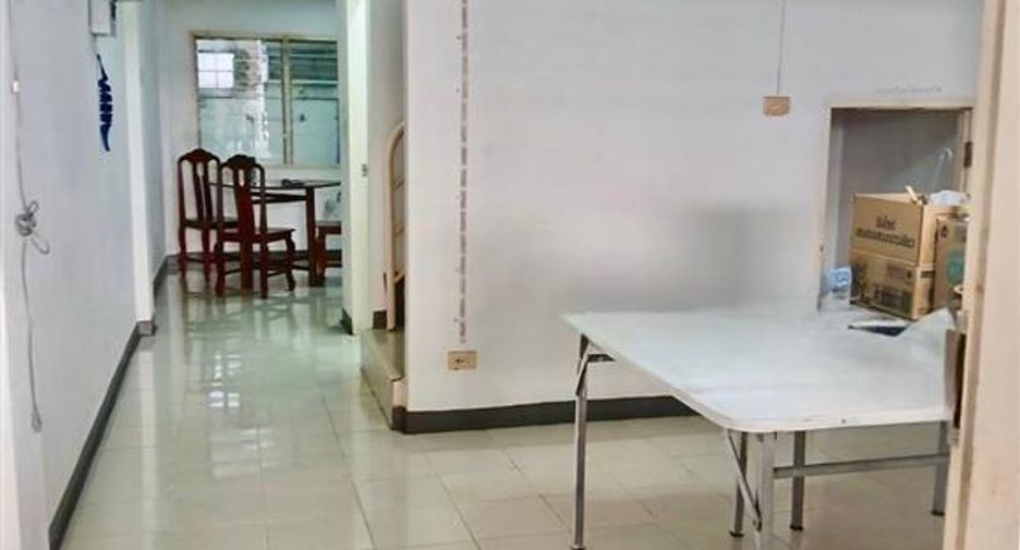Продажа 4 спальни таунхаус в Банг Капи, Бангкок