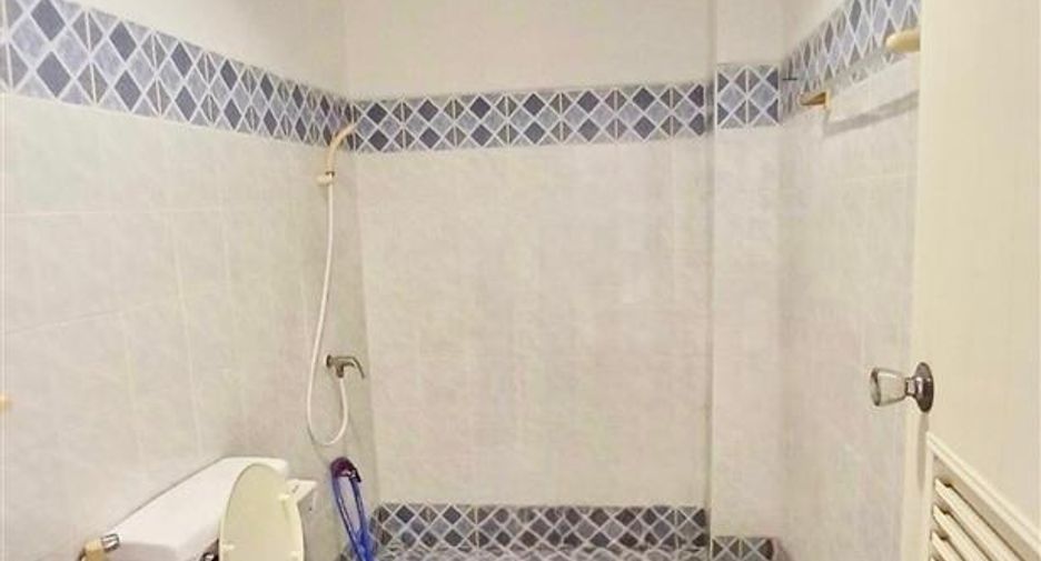 Продажа 4 спальни таунхаус в Банг Капи, Бангкок