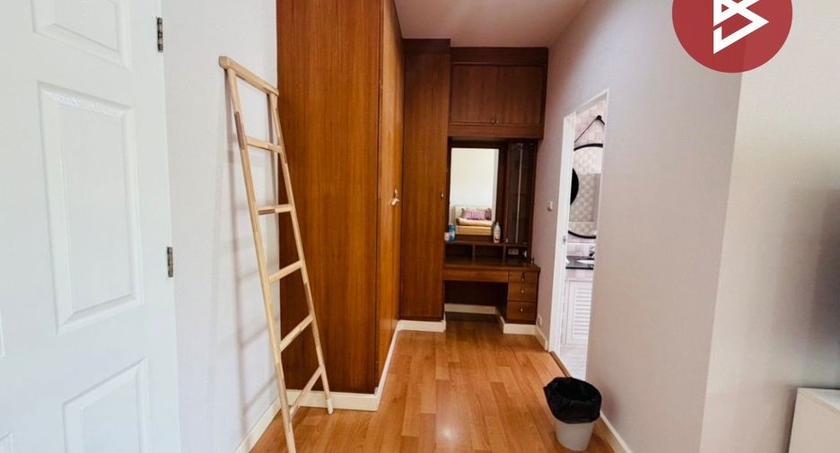 Продажа 3 спальни дом в Si Racha, Чонбури