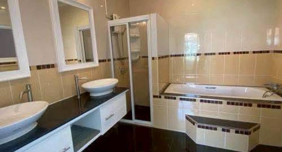 Villa zur Miete und zum Kauf mit 3 Zimmer in Bang Lamung, Chonburi