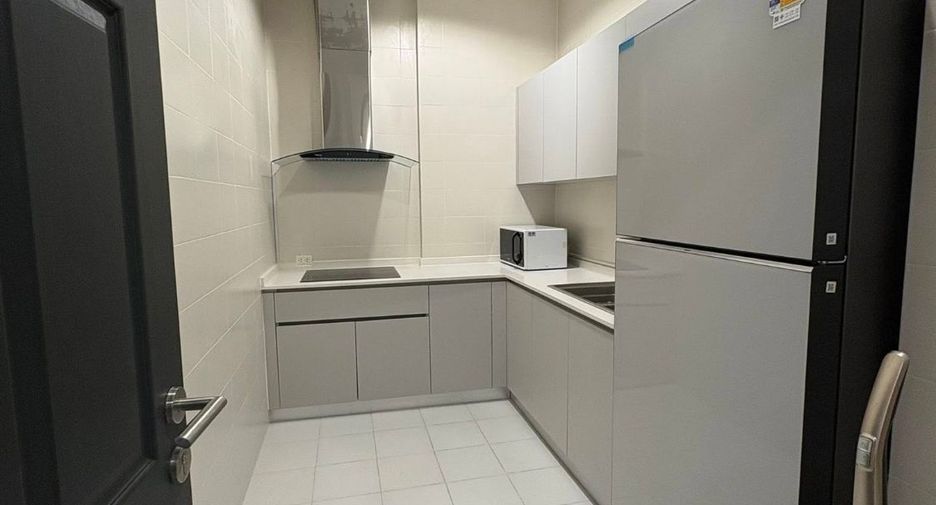 For rent 3 bedrooms condo in Ratchathewi, Bangkok