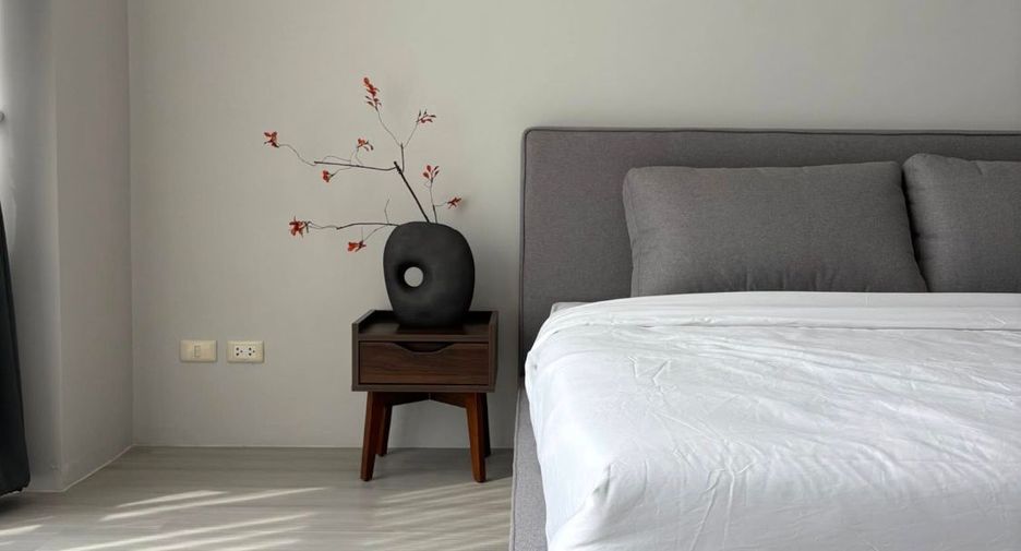 For rent 3 bedrooms condo in Ratchathewi, Bangkok
