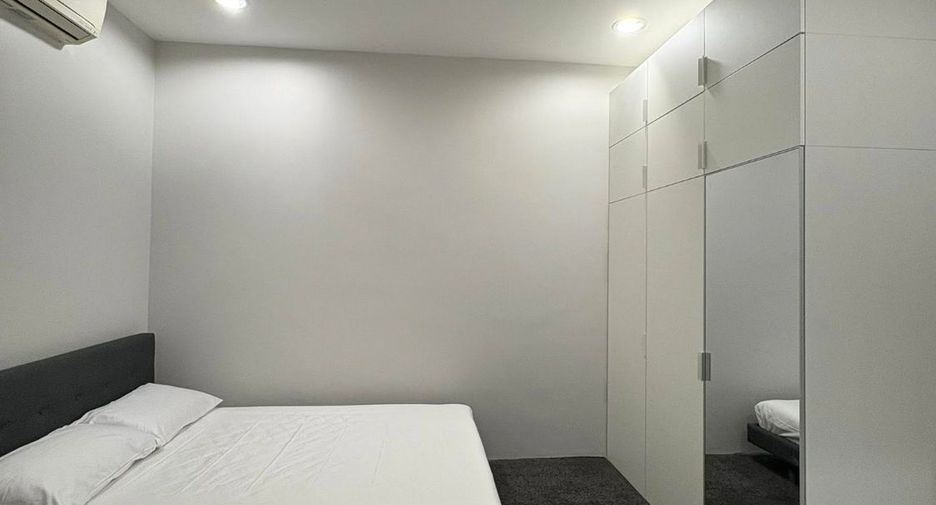 For rent 3 bedrooms condo in Ratchathewi, Bangkok