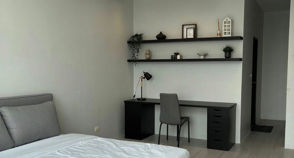 For rent 3 bedrooms condo in Ratchathewi, Bangkok