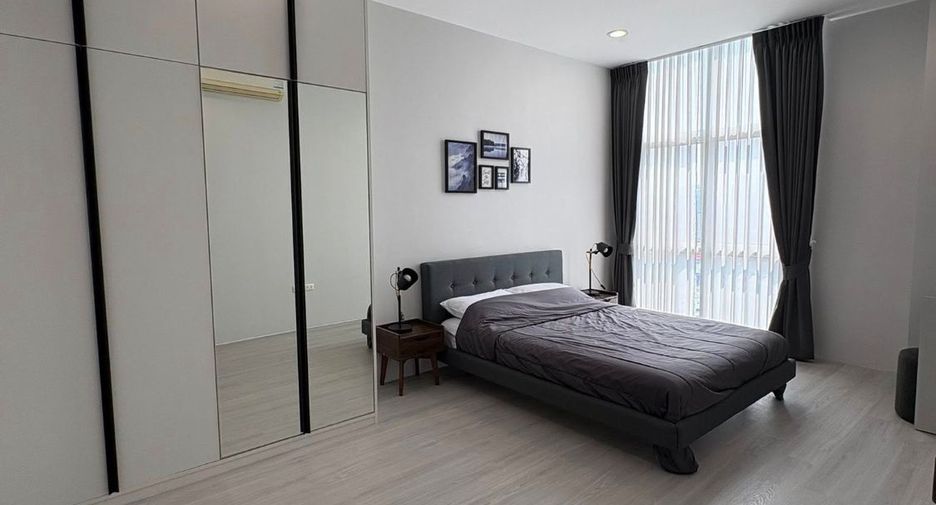 For rent 3 bedrooms condo in Ratchathewi, Bangkok