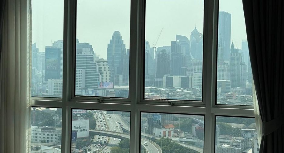 For rent 3 bedrooms condo in Ratchathewi, Bangkok