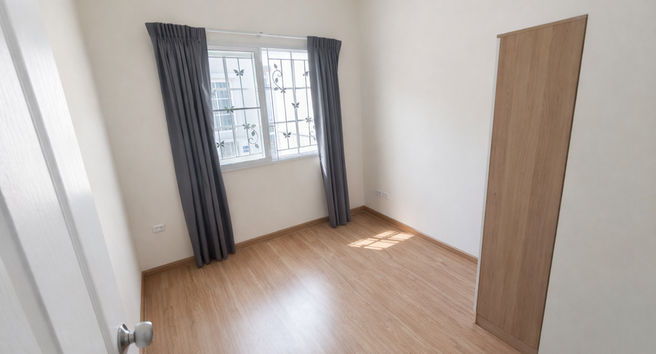 For sale 4 bedrooms townhouse in Khlong Luang, Pathum Thani