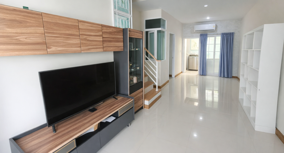 For sale 4 bedrooms townhouse in Khlong Luang, Pathum Thani
