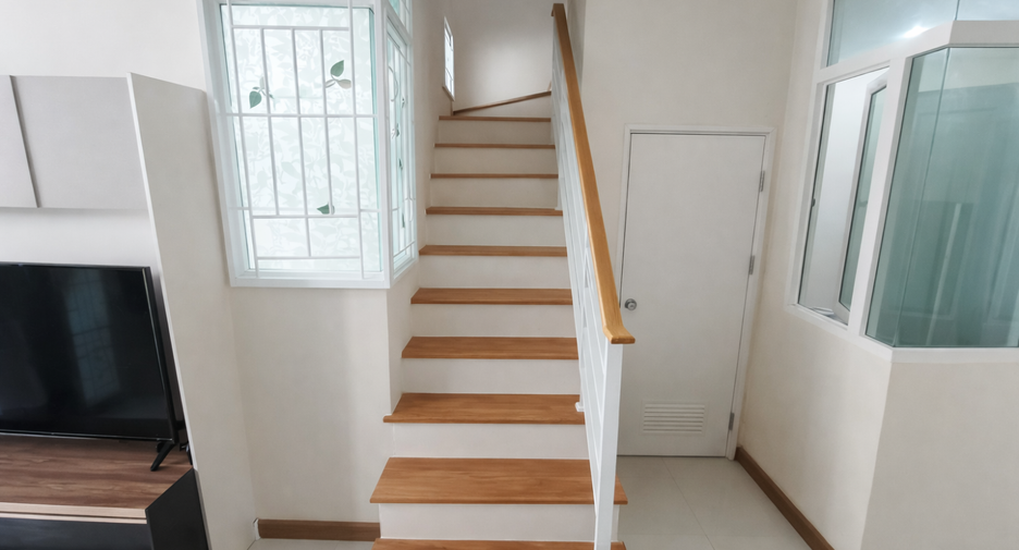 For sale 4 bedrooms townhouse in Khlong Luang, Pathum Thani