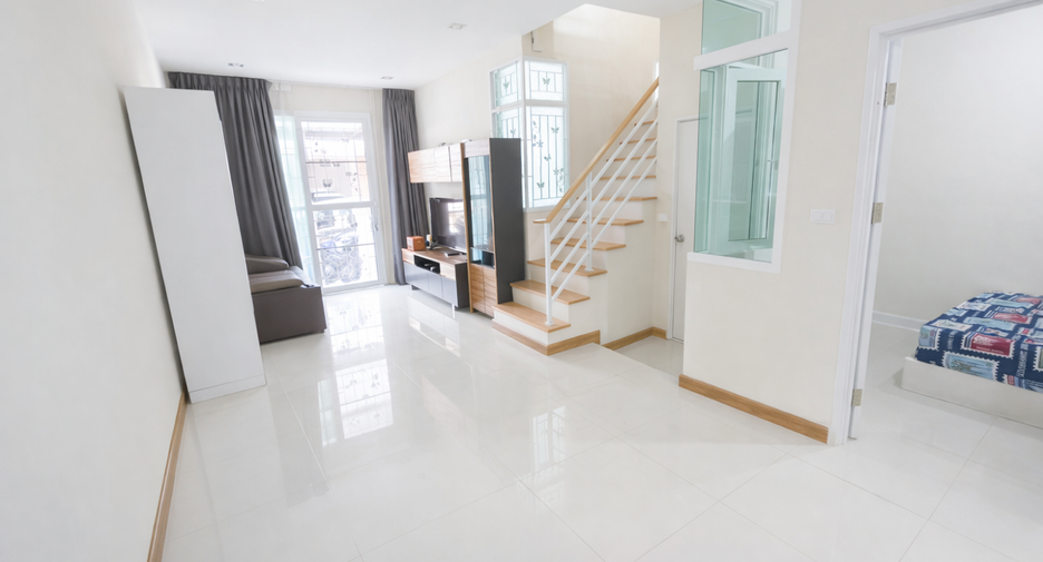For sale 4 bedrooms townhouse in Khlong Luang, Pathum Thani