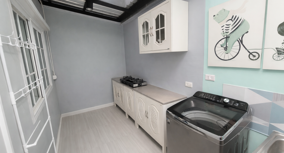For sale 4 bedrooms townhouse in Khlong Luang, Pathum Thani