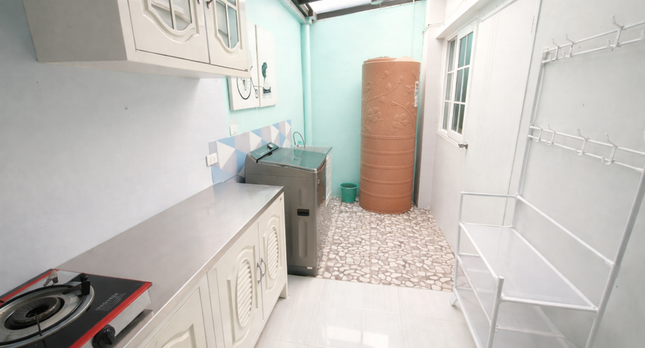 For sale 4 bedrooms townhouse in Khlong Luang, Pathum Thani