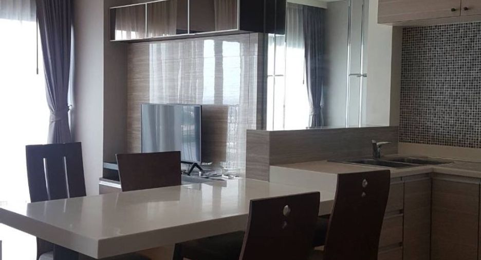 For rent 2 bedrooms condo in Khlong Toei, Bangkok