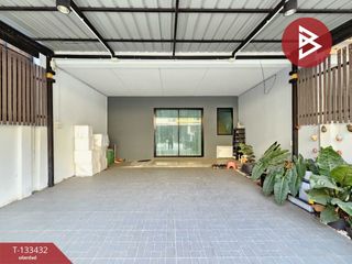 For sale 4 bedrooms townhouse in Mueang Chachoengsao, Chachoengsao