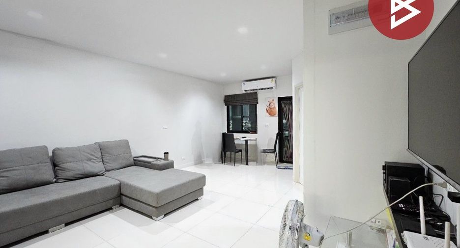 For sale 4 bedrooms townhouse in Mueang Chachoengsao, Chachoengsao